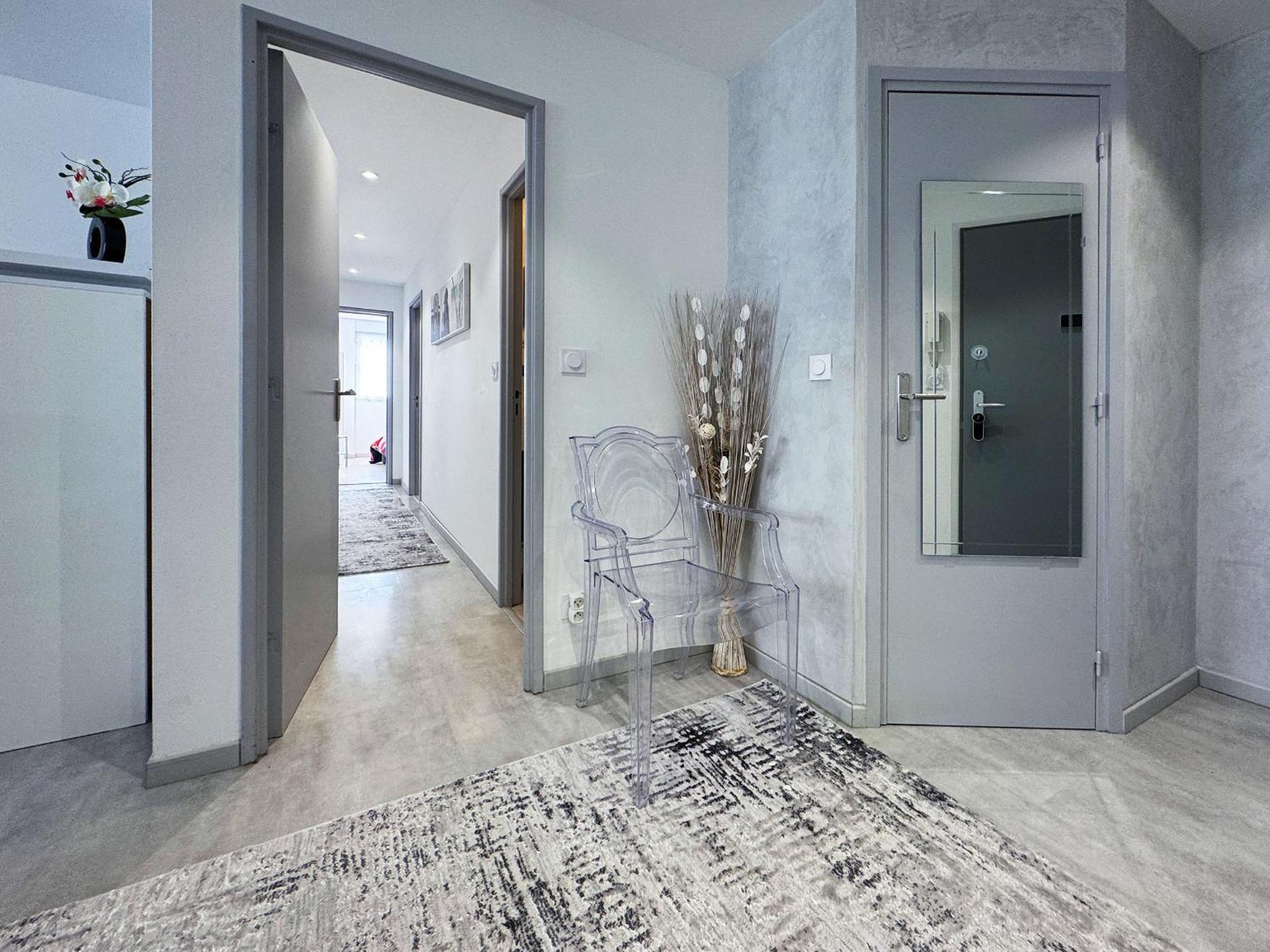 Chez Velia Grand 4 Pieces, Parking Prive Et Emplacement Ideal Appartement *