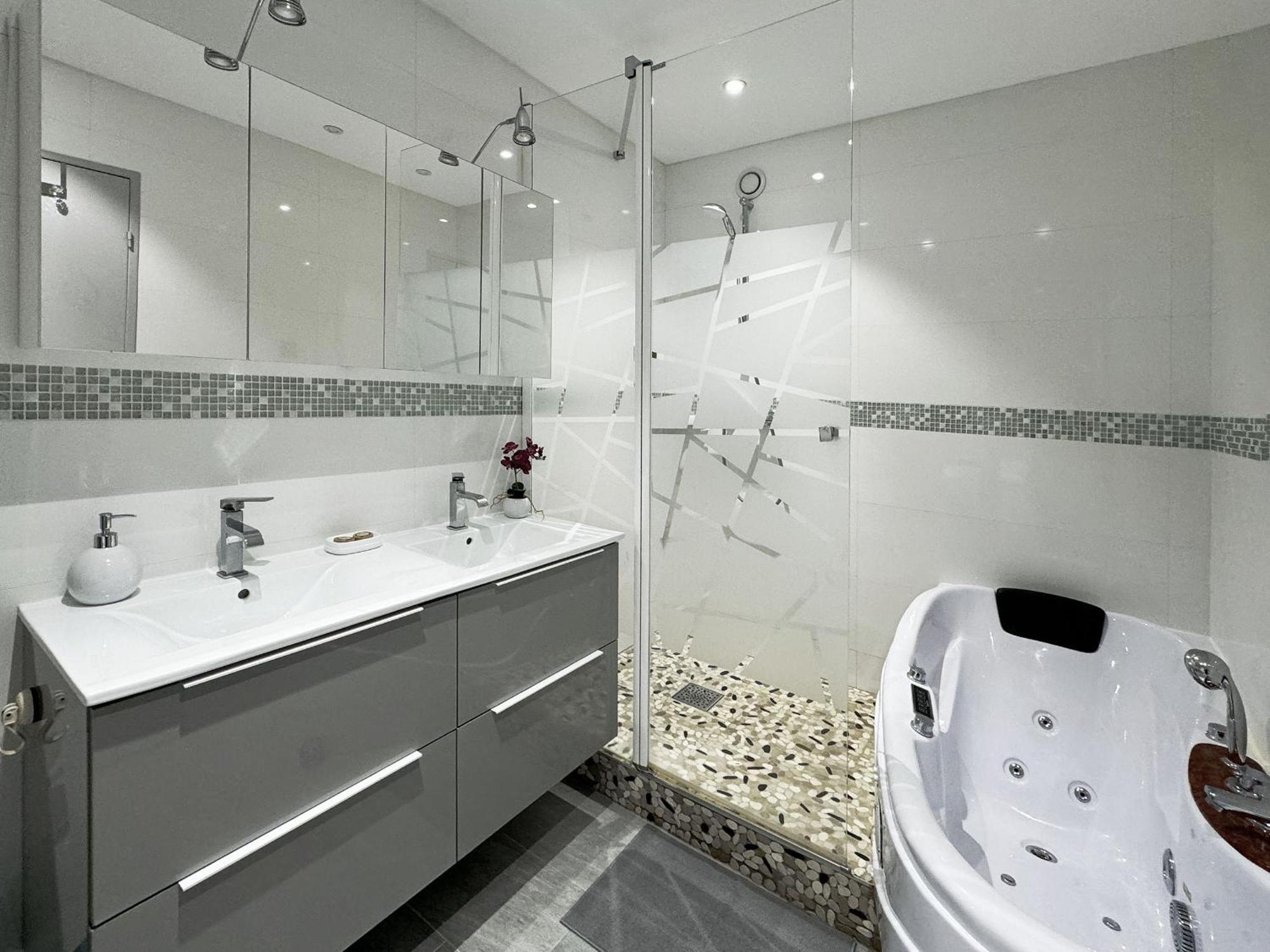 Chez Velia Grand 4 Pieces, Parking Prive Et Emplacement Ideal Appartement Strasbourg