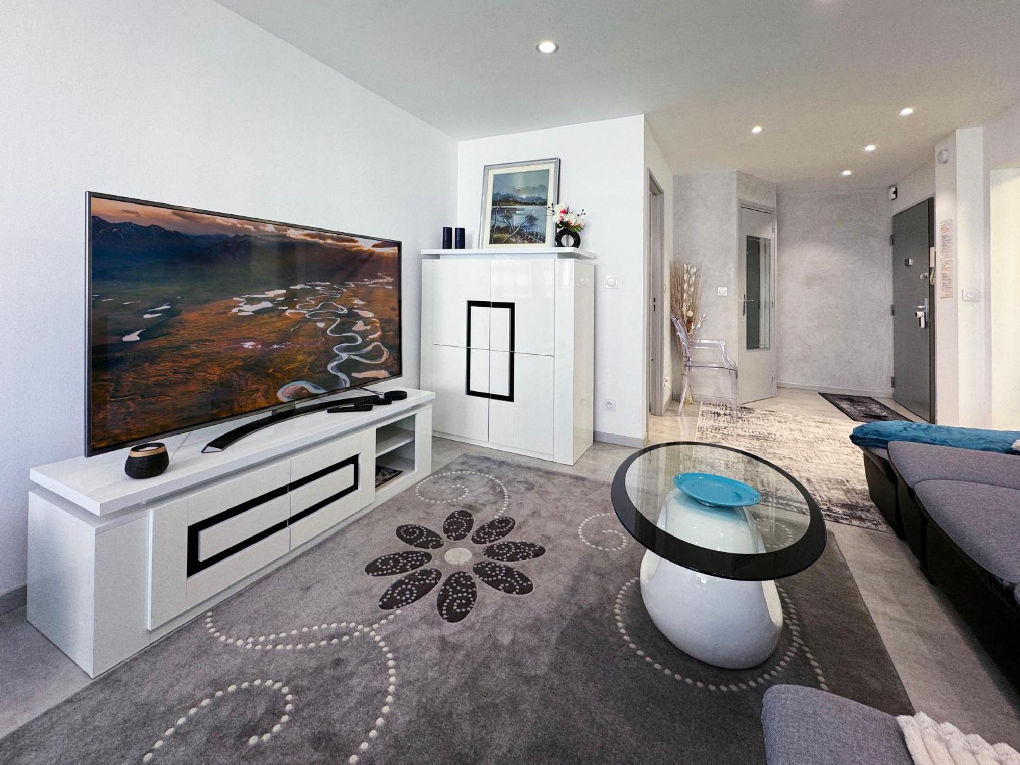 Chez Velia Grand 4 Pieces, Parking Prive Et Emplacement Ideal Appartement *